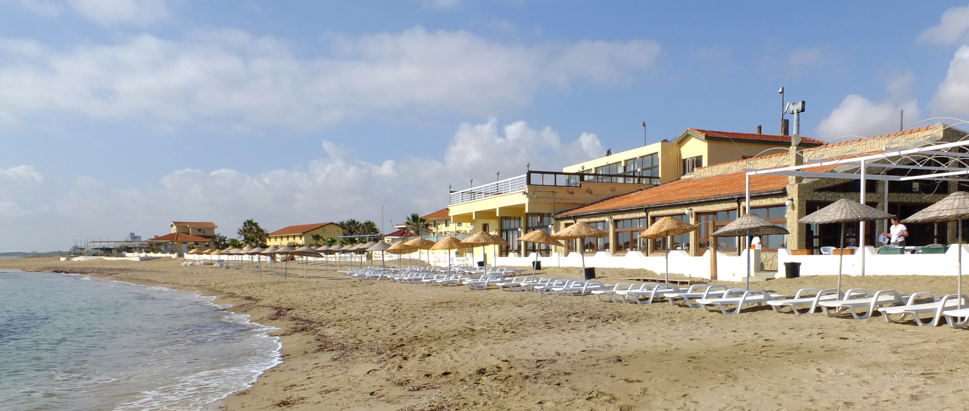 Strand und Gebude der Kocareis Bungalows - Nordzypern - Lupe Reisen