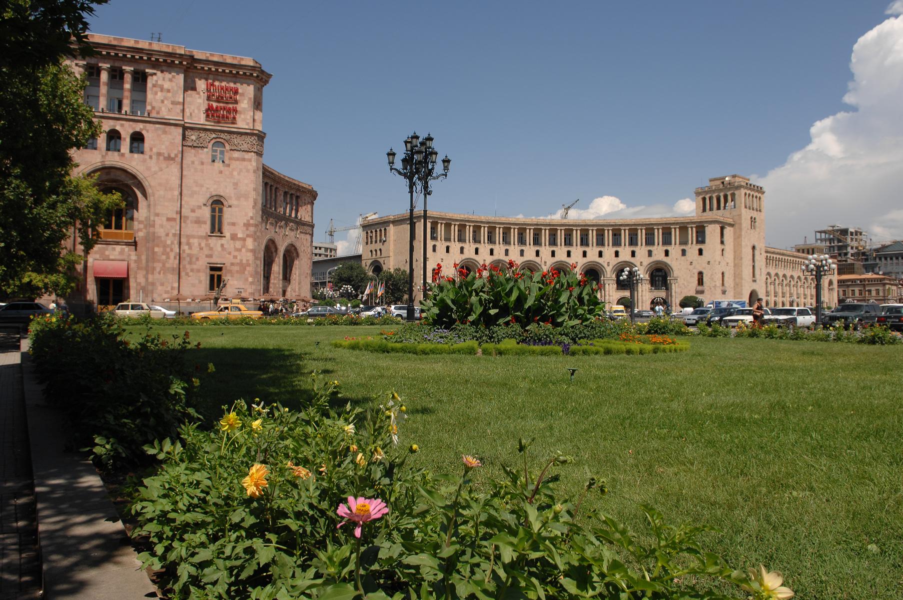 Das Regierungsgebude in Yerevan - Lupe Reisen