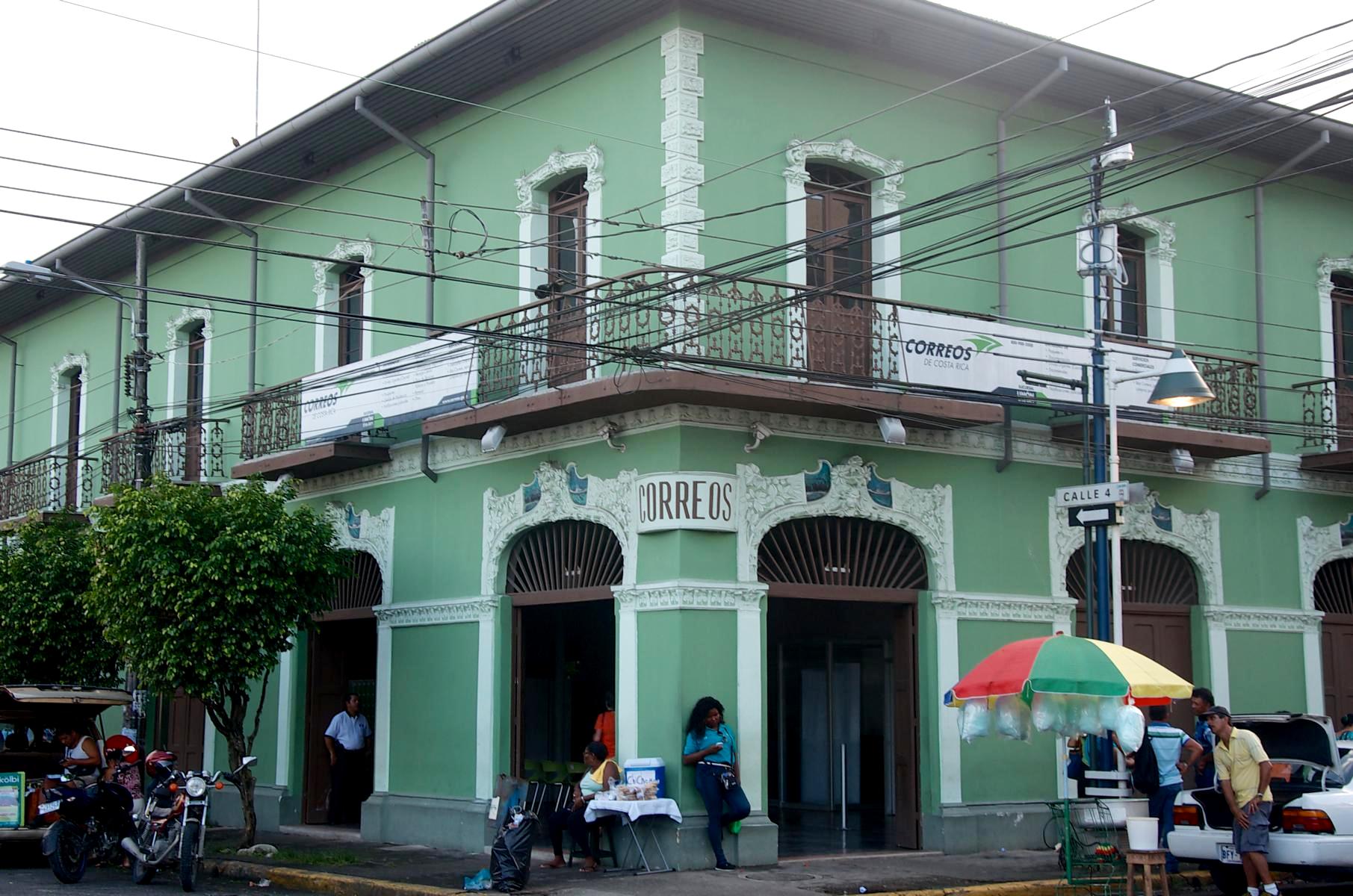 Das Postgebude in Puerto Limon ist ein Relikt der Kolonialzeit - Lupe Reisen
