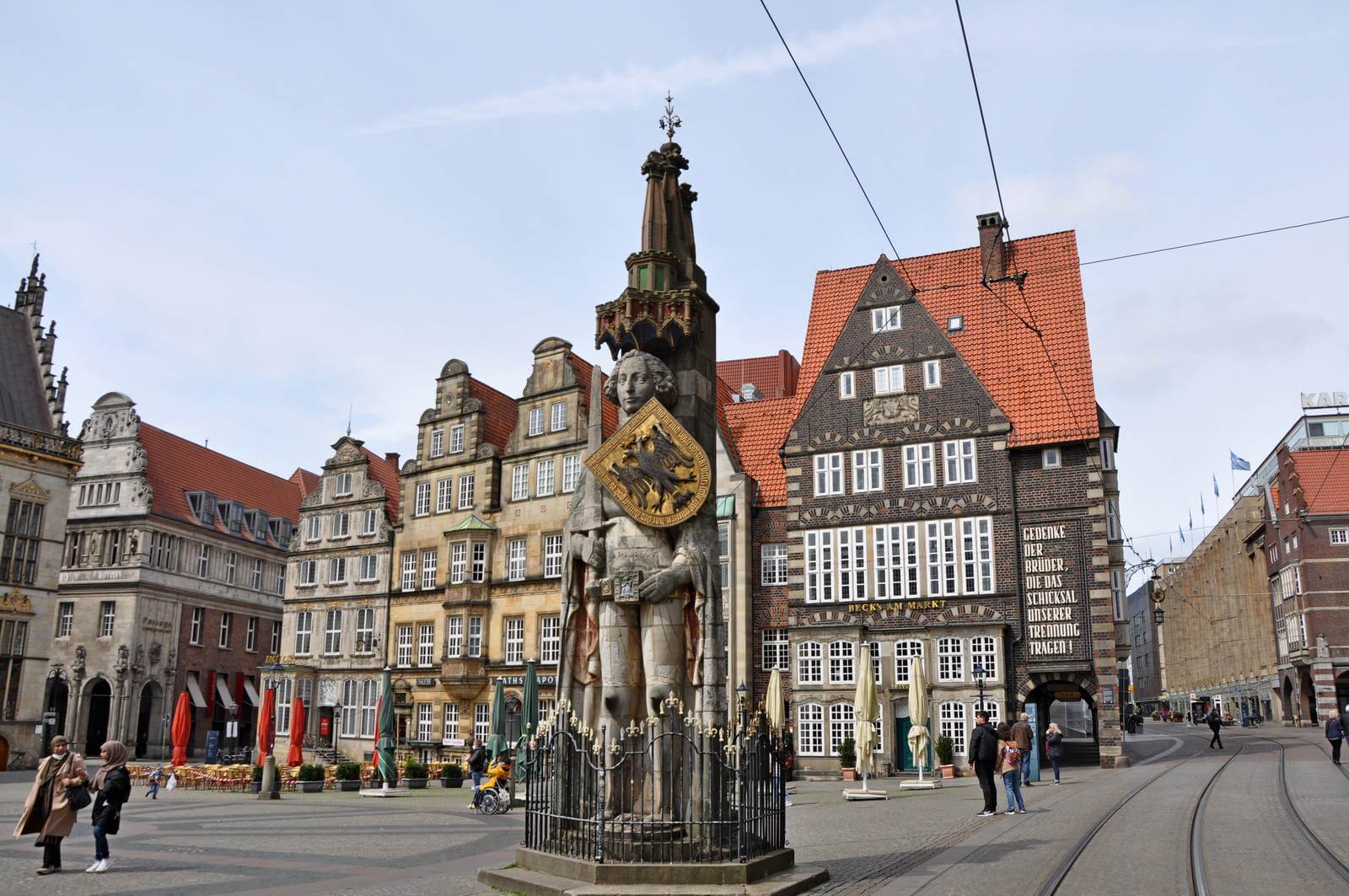 Foto: Der Bremer Marktplatz mit dem Roland - Lupe Reisen