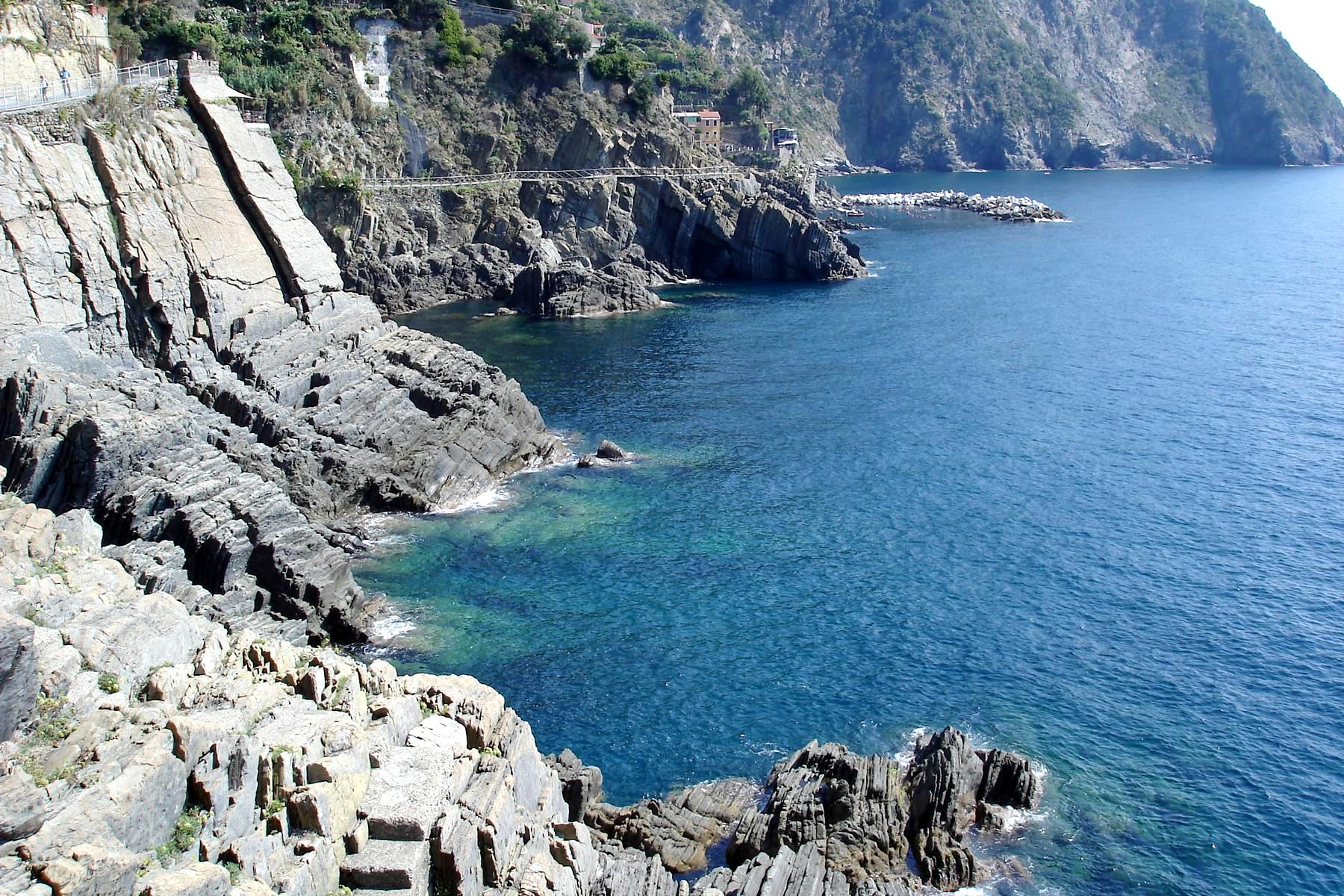 Typische Steilkste der Cinque Terre - Lupe Reisen