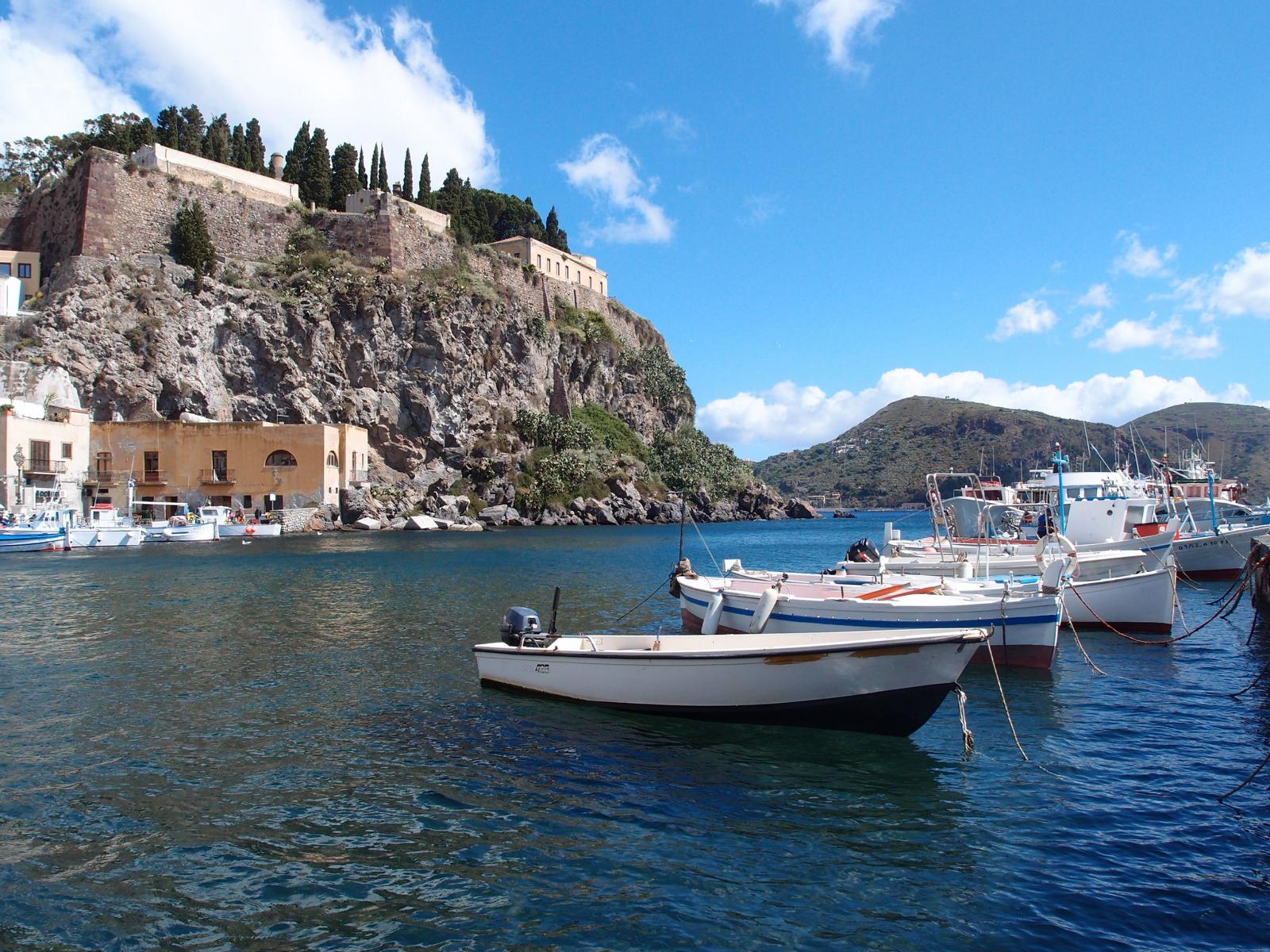 Fischerhafen der Insel Lipari - Lupe Reisen