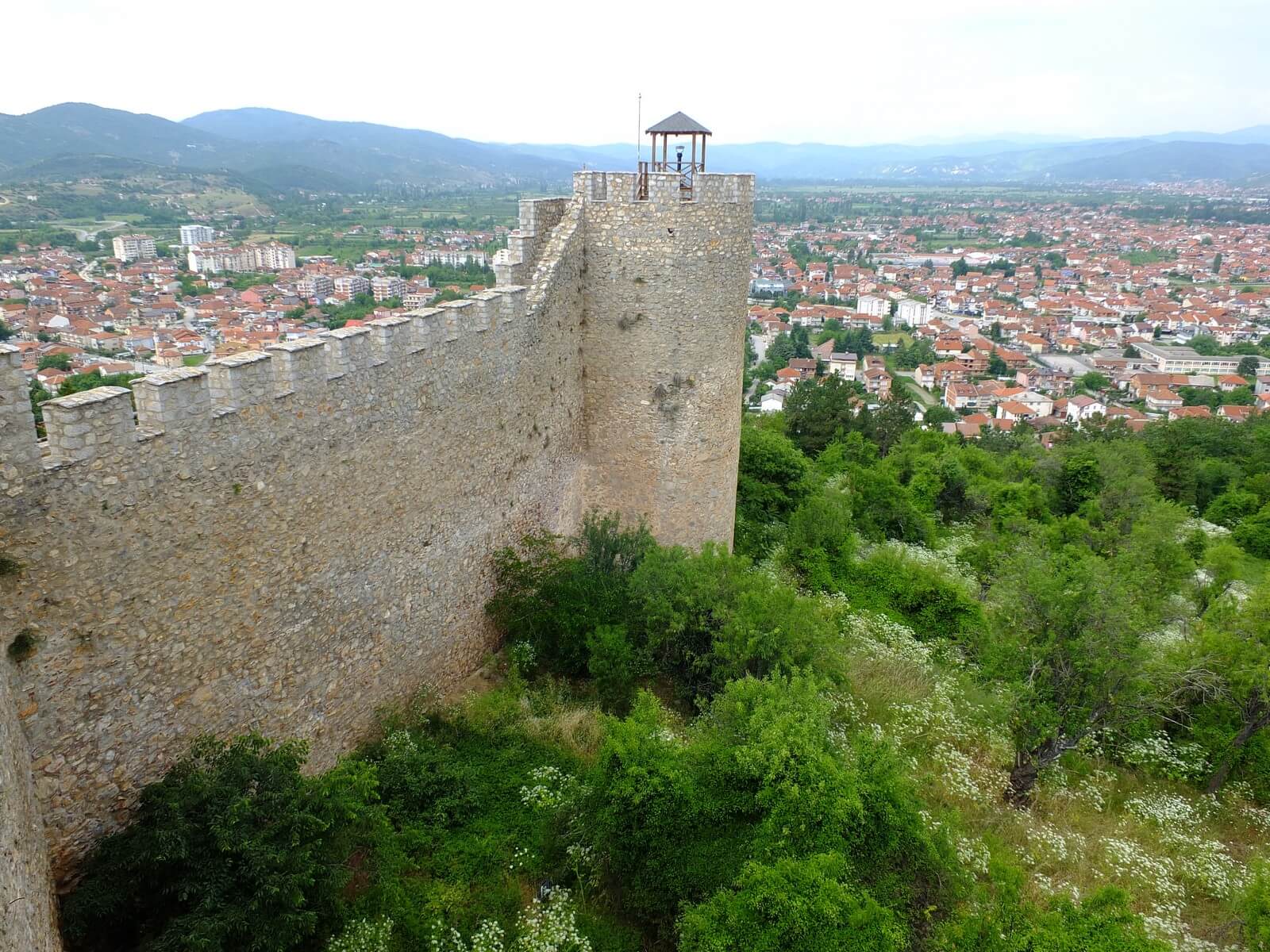 Foto: Blick von der Festung ber die Stadt Ohrid - Lupe Reisen