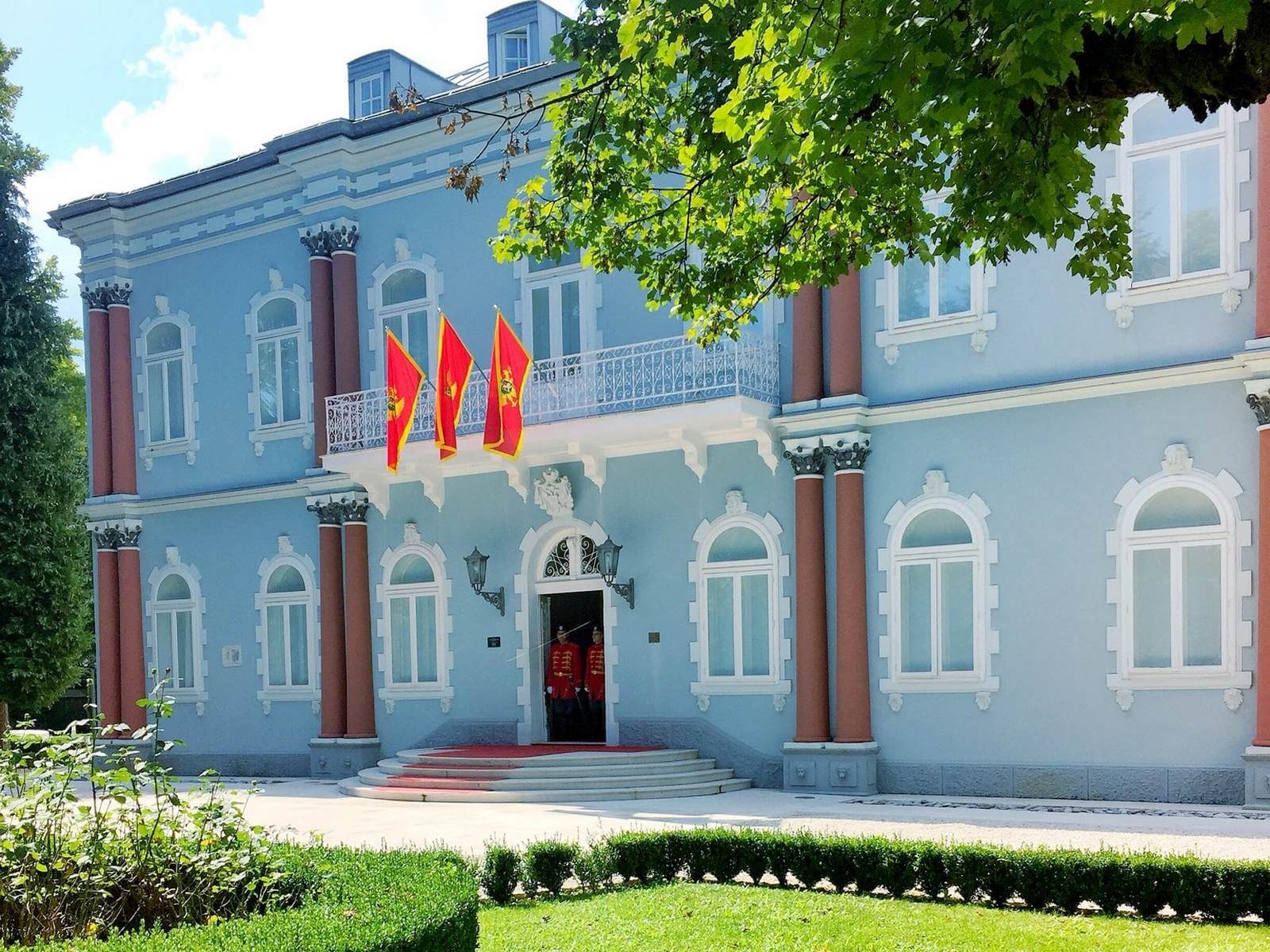 Foto: Palast des Frsten Nikola in Cetinje, heute Museum - Lupe Reisen