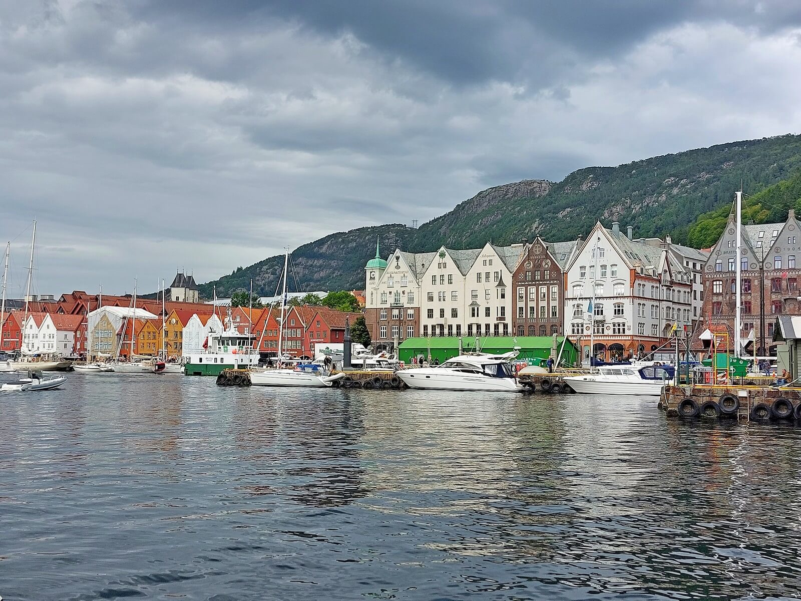 Foto: Ankunft im Hafen von Bergen - Lupe Reisen