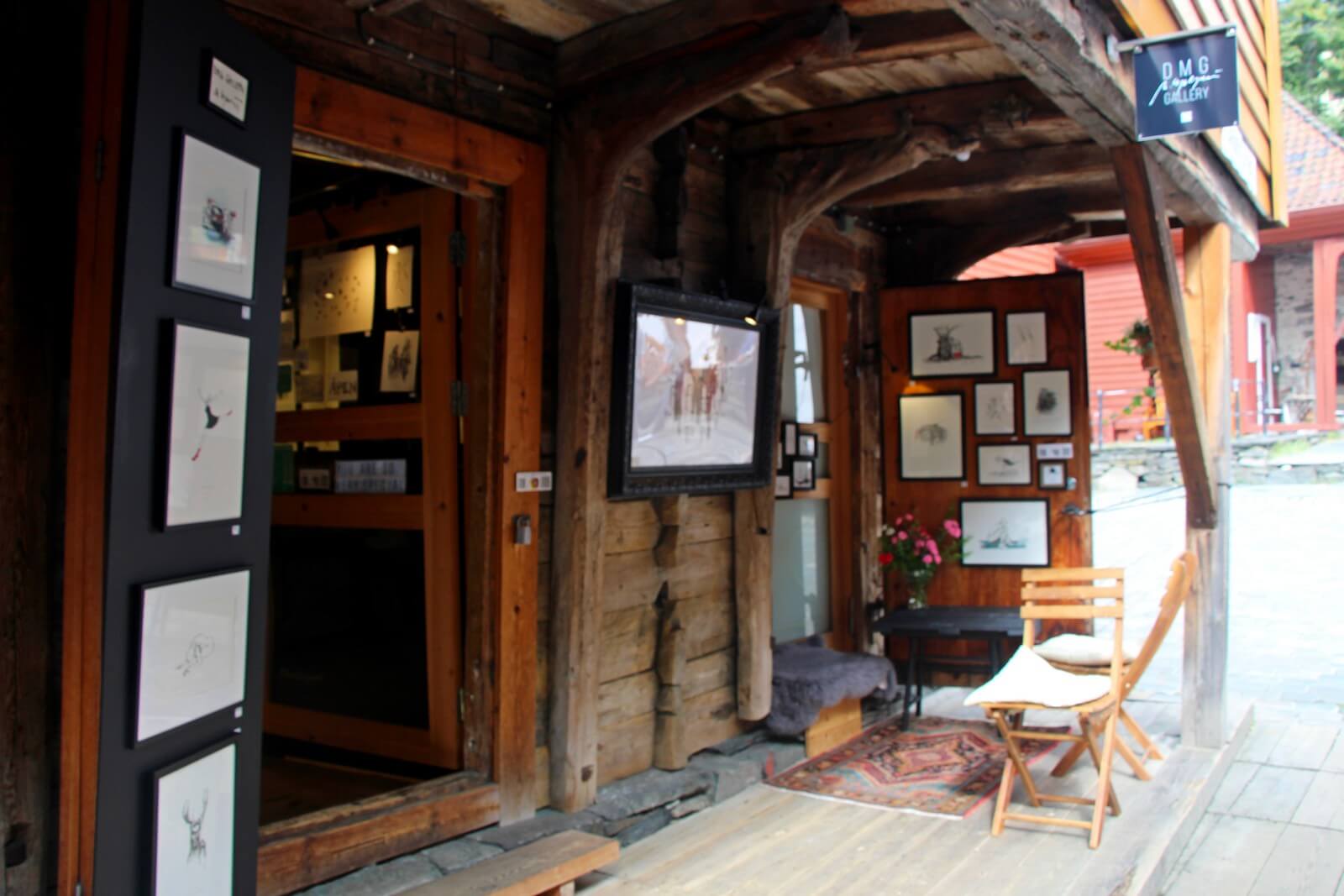 Foto: Galerie in der Altstadt von Bergen - Lupe Reisen