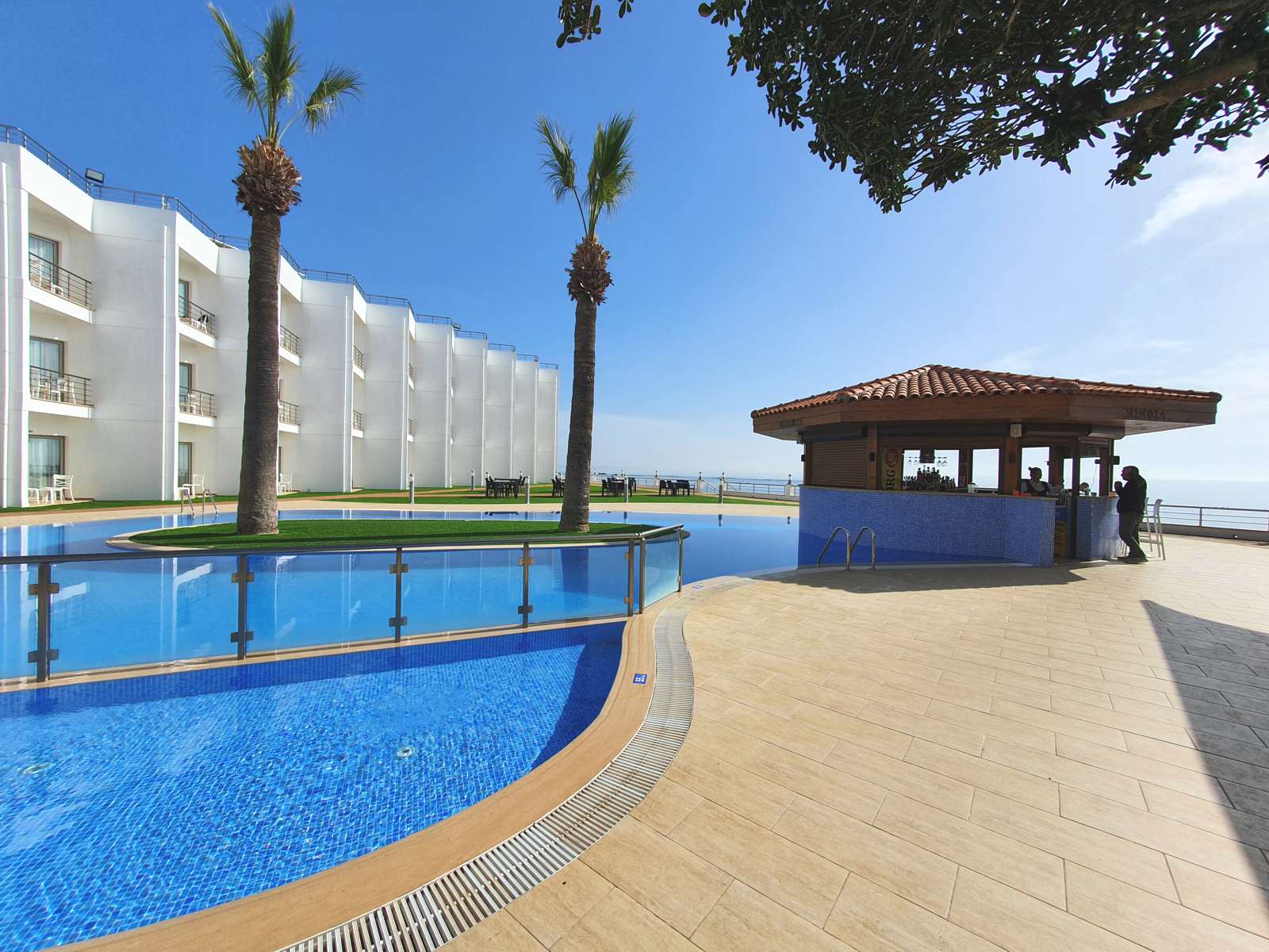 Blau sind hufig Pool, Himmel und Meer - Mimoza Beach Hotel - Lupe Reisen