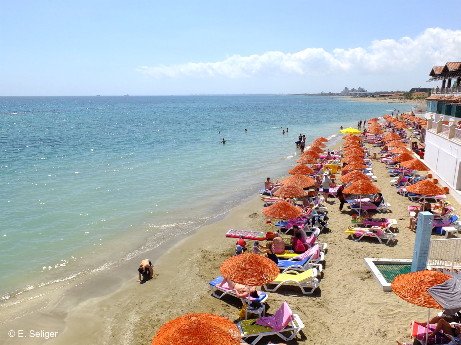 Der Strand des Salamis Bay Hotels - Lupe Reisen