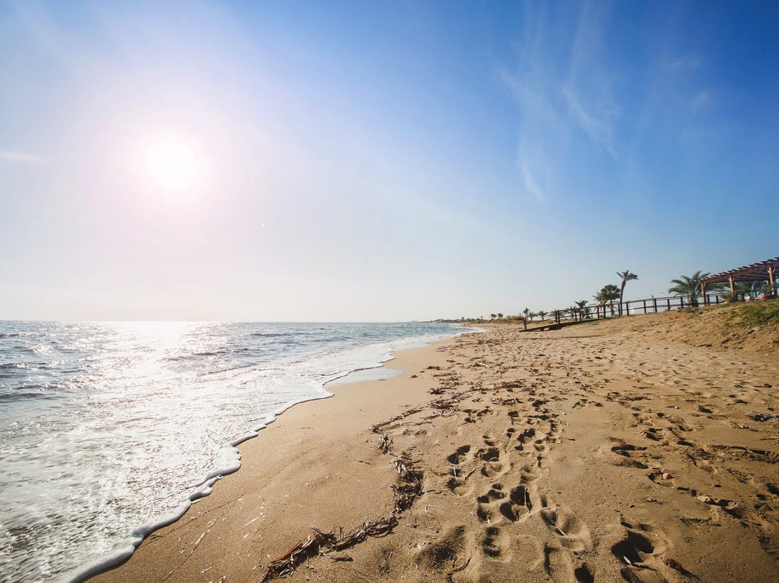 Der Long Beach ist ein schner Badestrand im Osten Nordzyperns - Lupe Reisen