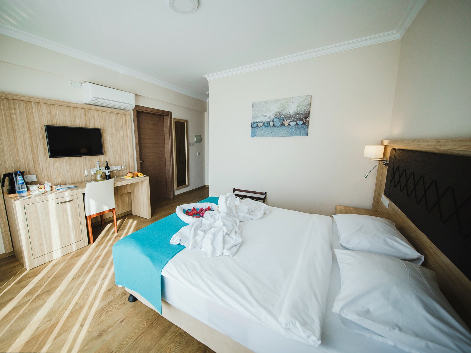 Moderne Zimmer warten auf Sie im Sea Life Hotel (Zimmerbeispiel) - Lupe Reisen