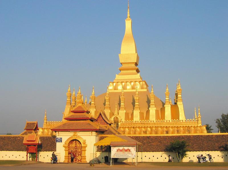 Goldener Wat That Luang - Lupe Reisen