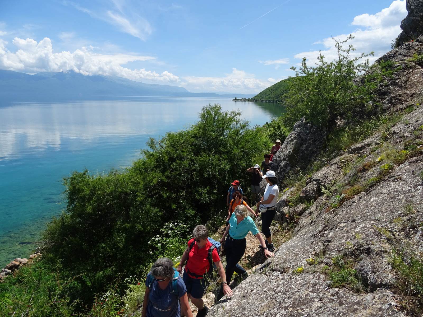 Foto: Wanderung am albanischen Seeufer des Ohridsees - Lupe Reisen