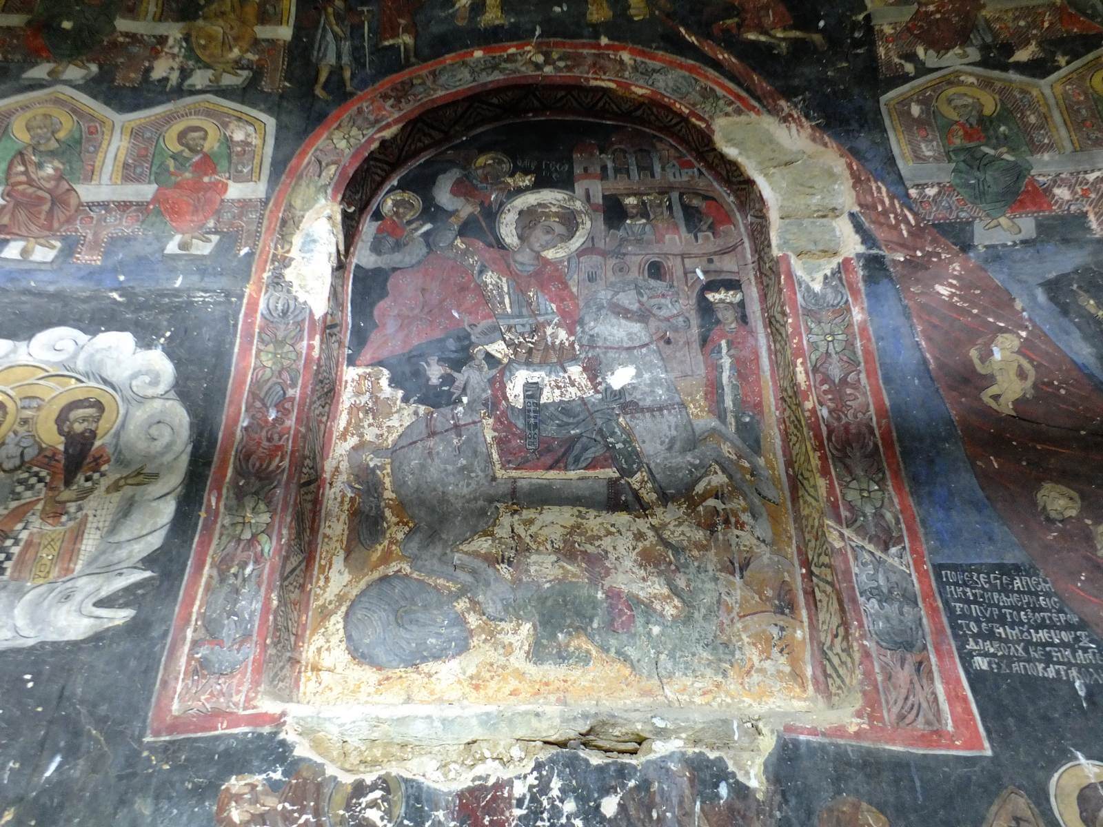 Foto: Farbenprchtige Fresken in einer Aromunen-Kirche in Voskopoja - Lupe Reisen