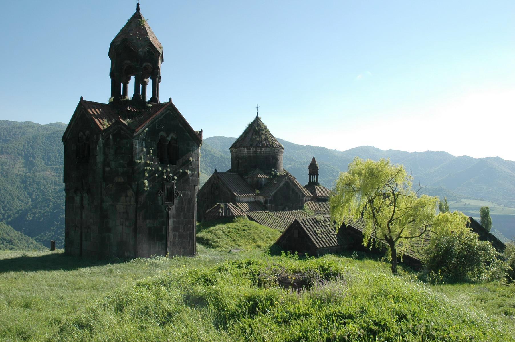 Die weitlufige Klosteranlage Haghbat - Lupe Reisen