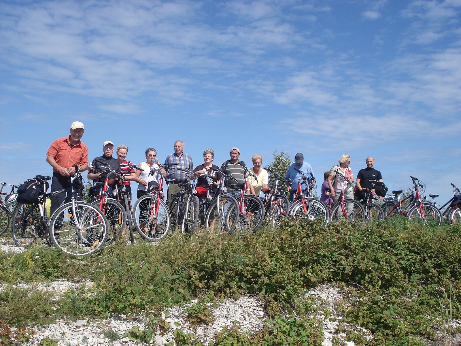 Erinnerungsfoto der glcklichen Radgruppe - Lupe Reisen