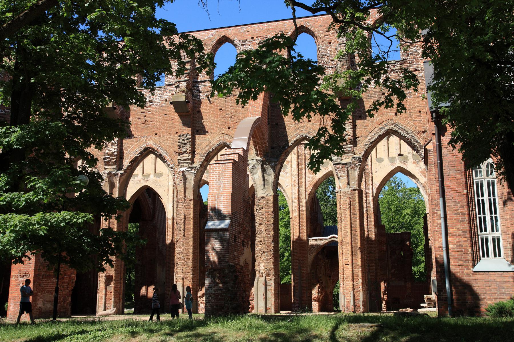 Die bekannte Domkirche in Tartu - Lupe Reisen