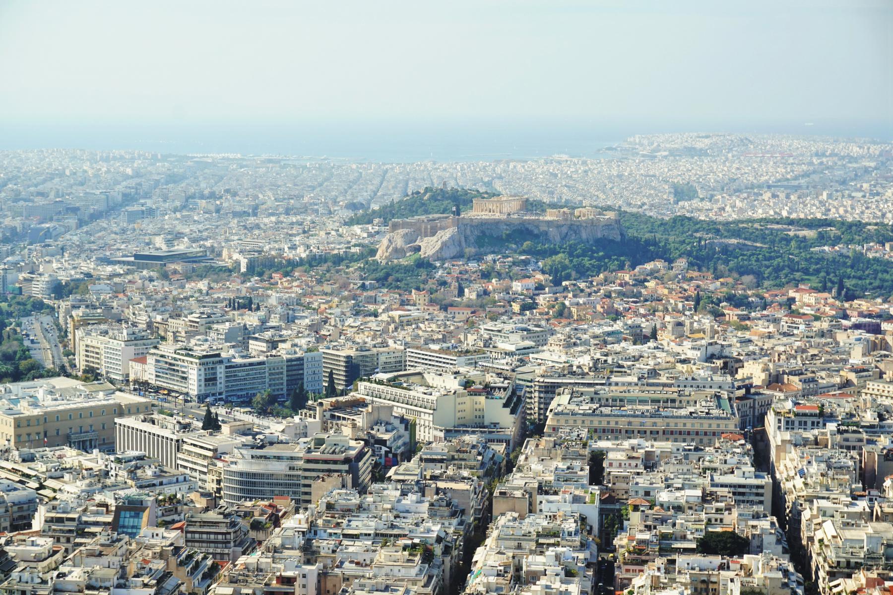 In Athen ist der Ozean direkt hinter dem Husermeer zu erkennen - Lupe Reisen