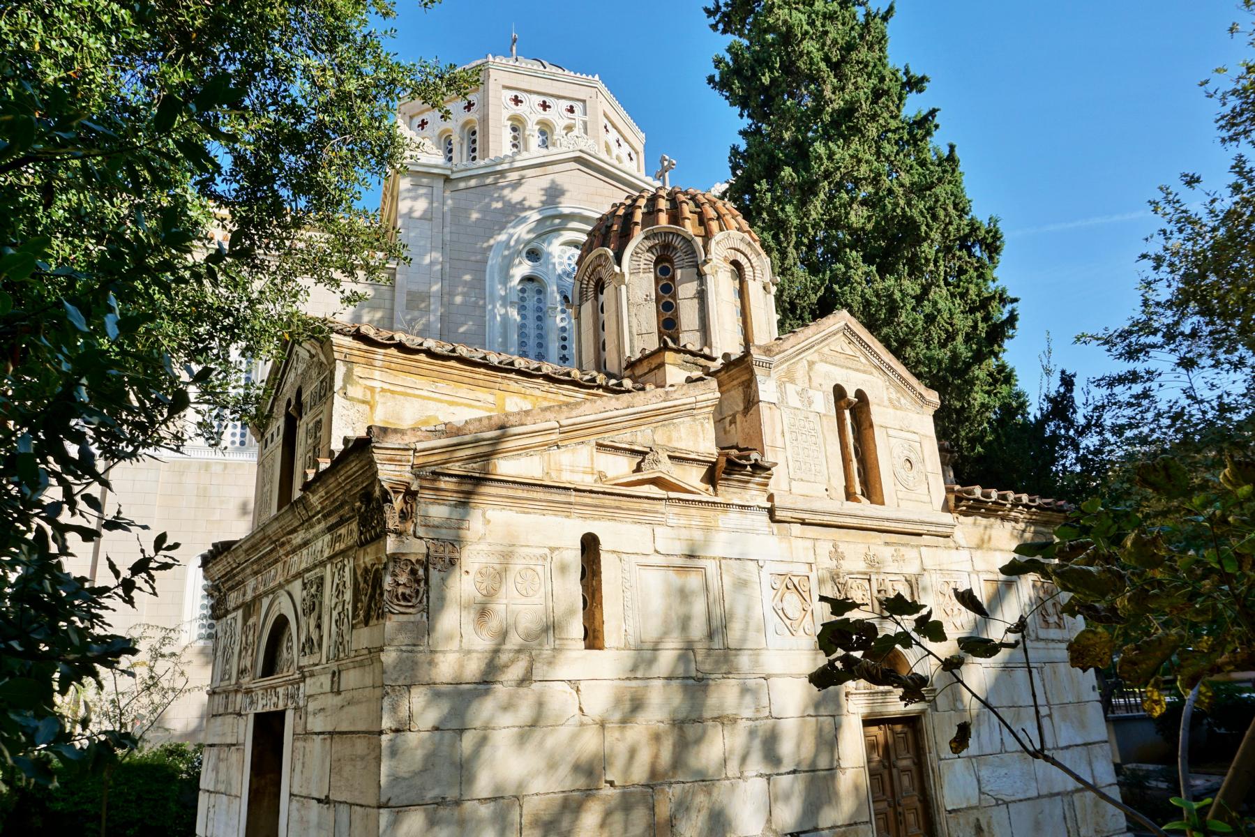 Viele kleine und sehr sehenswerte Kirchen verteilen sich ber die Stadt Athen, hier die Eleftherios-Kirche - Lupe Reisen