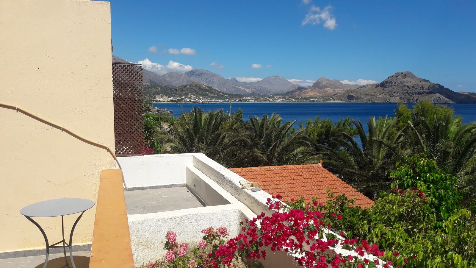 Foto: Blick vom Hotel-Balkon auf die Bucht von Plakias - Lupe Reisen