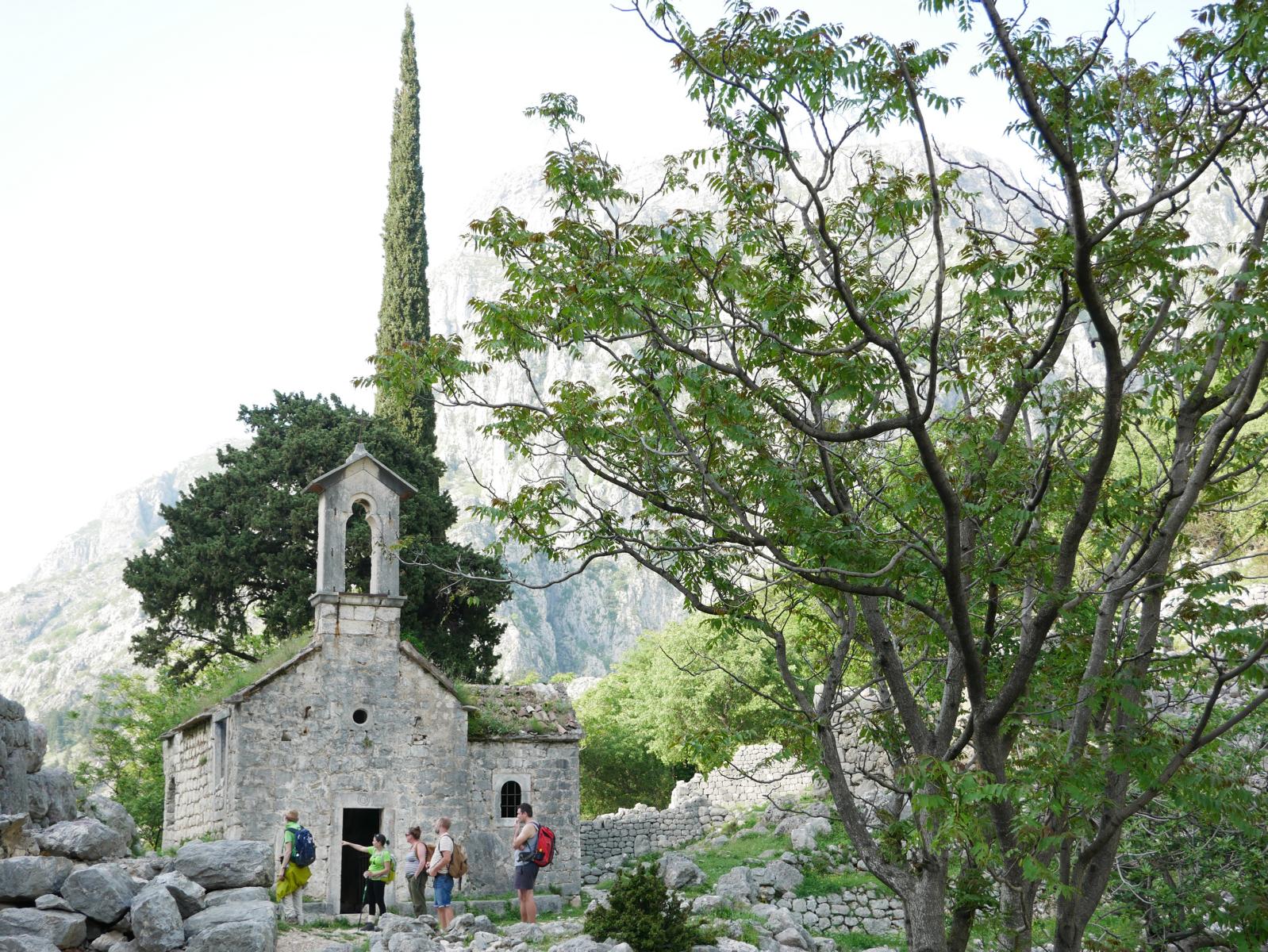Eine verlassene Kirche oberhalb von Kotor - Lupe Reisen
