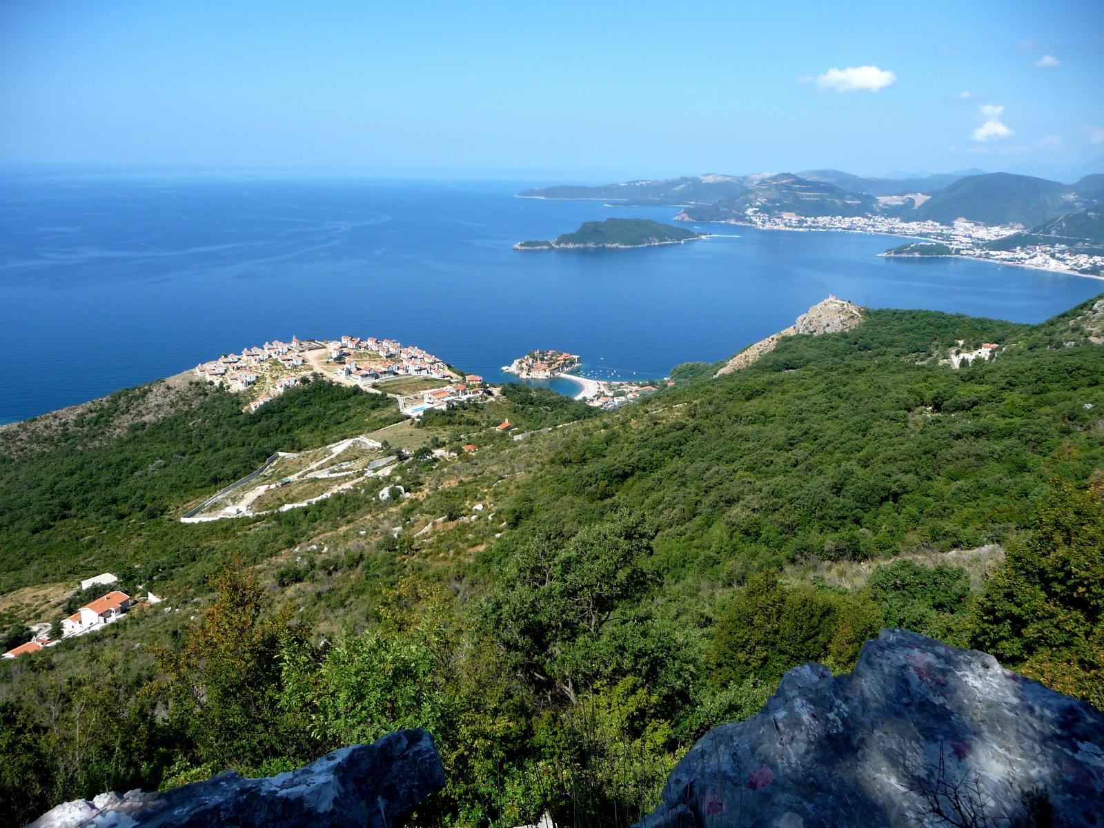 Panoramablick unterwegs ber die montenegrinische Kste - Lupe Reisen