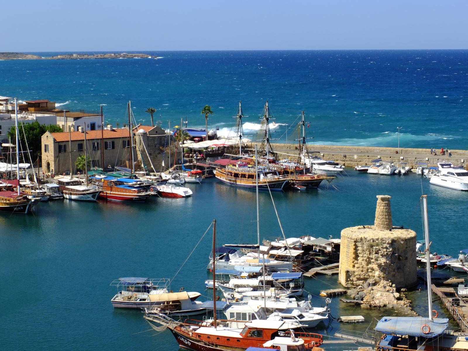 Blick auf den wunderschnen Hafen in Girne - Lupe Reisen