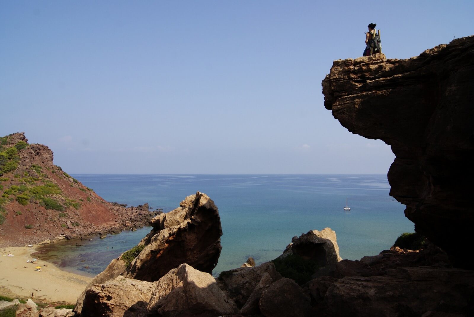 Foto: Spektakulre Kstenformation auf Menorca - Lupe Reisen