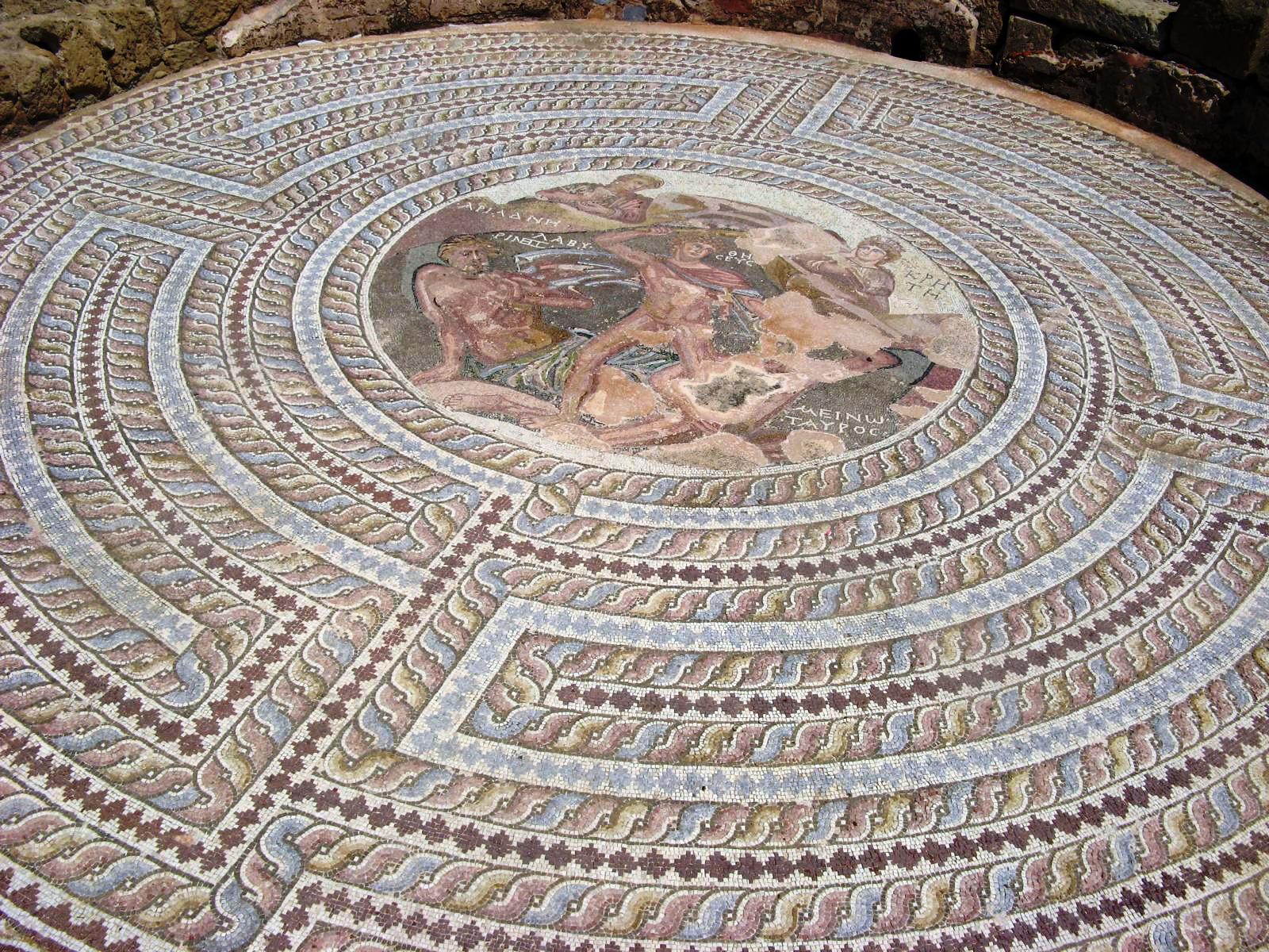 Das Theseus-Mosaik im Archologischen Park Paphos - Lupe Reisen