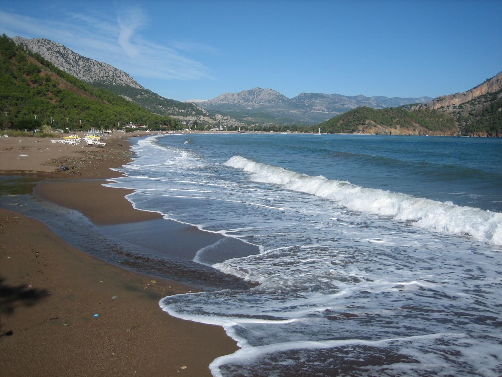 Foto: Am ebenfalls einladenden Strand von Olympos, der Nachbarbucht von Adrasan - Lupe Reisen