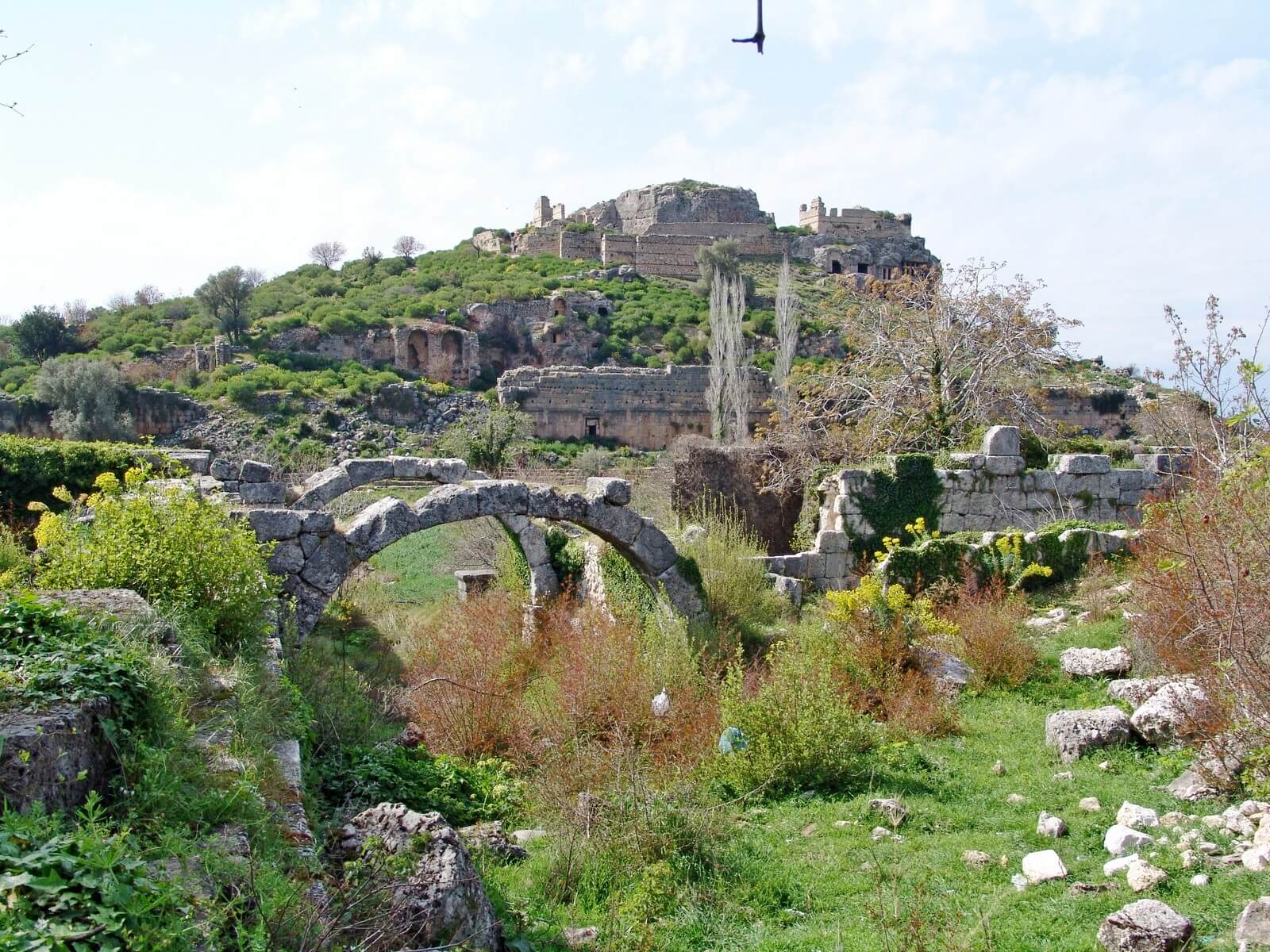 Foto: Die Akropolis der antiken Sttte Tlos im Xanthos-Tal - Lupe Reisen