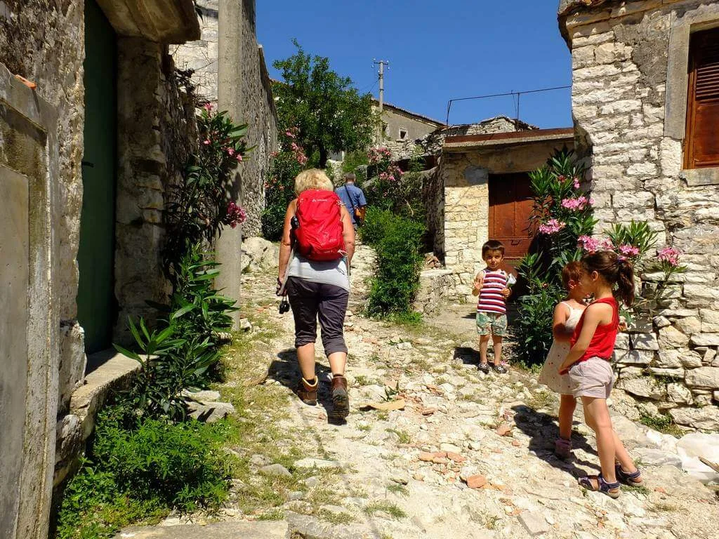 Suedalbanien-individuelle-Wanderreise-mit-Mietwagen-Vjosatal-Riviera-Reisevermittlungsangebot